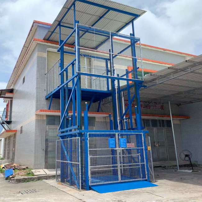 福建建材厂室外升降货梯安装